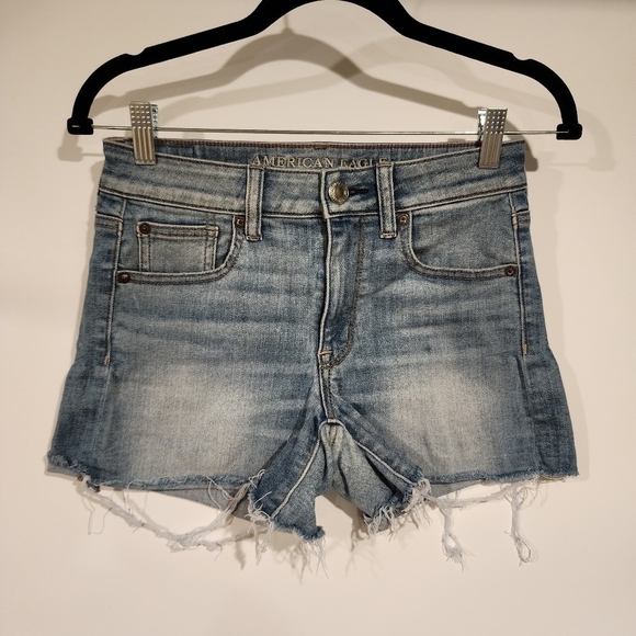 American Eagle Cuffed Raw Hem Distressed Lt Wash Jean Shorts High Rise Shortie - Picture 2 of 10